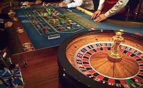 cambodia togel platform showing split-screen sportsbook and live dealer table interface